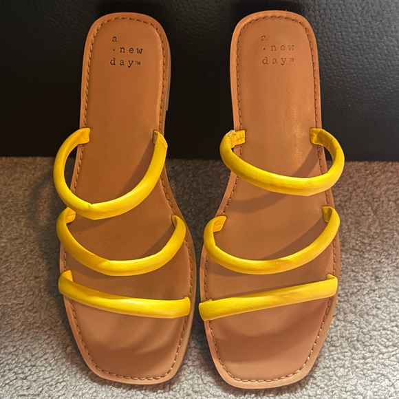 NWOT Wren triple strap sandals - Picture 5 of 10